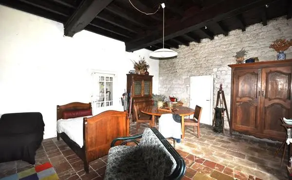 Maison 8 pièces 600m2 chambre.webp