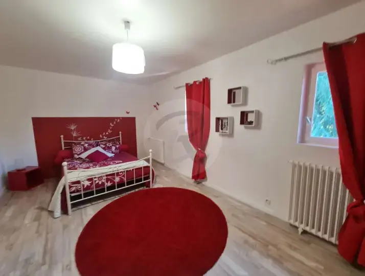 chambre rouge.webp