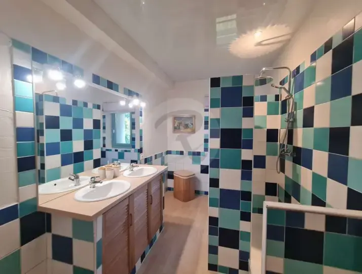salle de bain bleu.webp