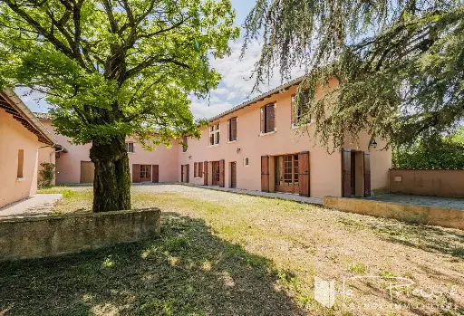 Propriété Familiale Sur Un Parc Magnifiquement Arboré, Albi