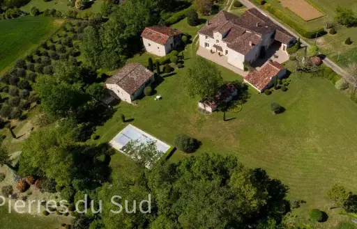950000€ -Maison 9 chambre 405 M²